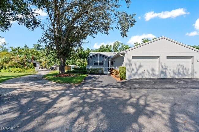 4762 Blackberry Dr in Ft. Myers, FL - Building Photo - Building Photo