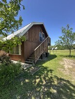1026 Garden St in Somerville, TX - Building Photo