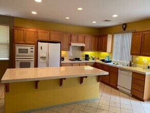 1722 Avenida Navidad in Camarillo, CA - Building Photo - Building Photo