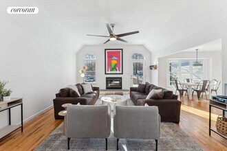 14 Hildreth Rd in Hampton Bays, NY - Building Photo - Building Photo