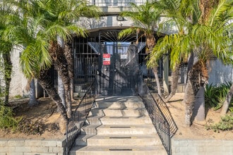 1261-1281 Rosecrans Ave. in Gardena, CA - Foto de edificio - Building Photo