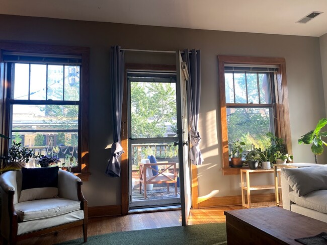 910 W Gunnison St, Unit 1 in Chicago, IL - Building Photo - Building Photo