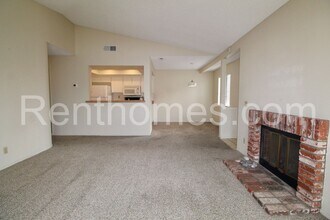 9362 Twin Trails Dr in San Diego, CA - Building Photo - Building Photo