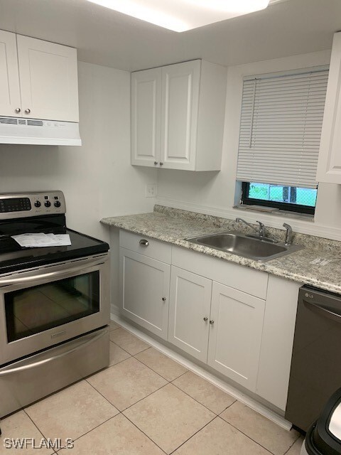 1470 Green Valley Cir in Naples, FL - Building Photo