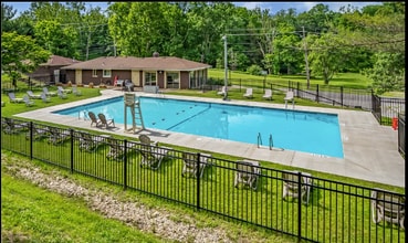 100 Grouse Ct in Venetia, PA - Foto de edificio - Building Photo