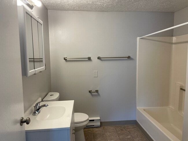 Lakeview Apartments in Liverpool, NY - Building Photo - Building Photo