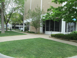 Century House in Lincoln, NE - Foto de edificio - Building Photo