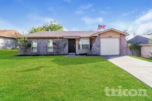 5612 Cherilee Ln in Haltom City, TX - Building Photo