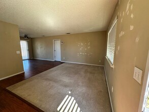 21058 Wisteria St in Apple Valley, CA - Building Photo - Building Photo