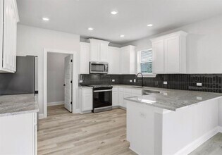 135 Lt. John Decker Dr in San Marcos, TX - Building Photo - Building Photo