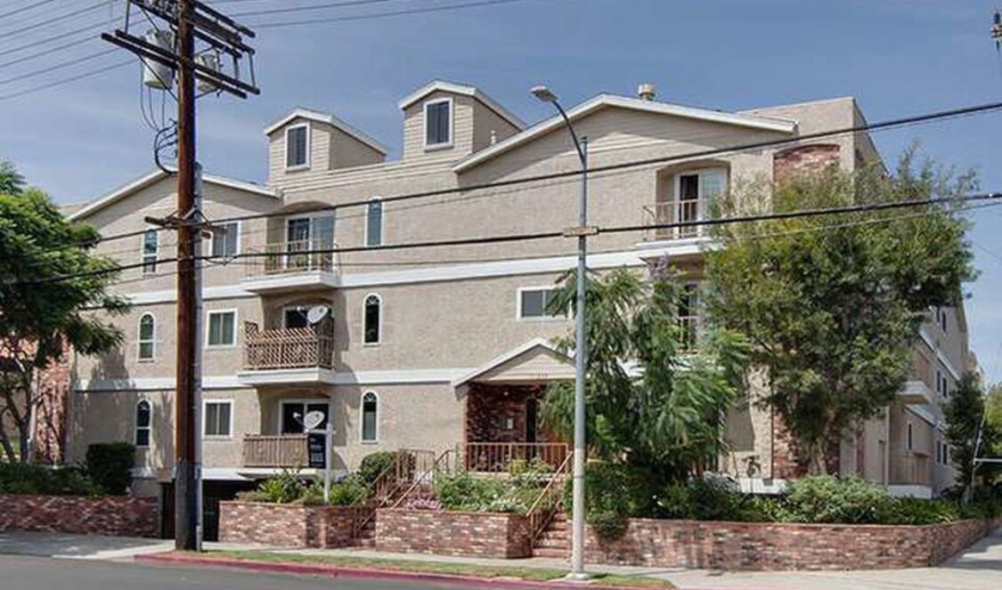 11337 Nebraska Ave, Unit 105 in Los Angeles, CA - Building Photo