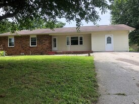 108 Colyers Loop in Jamestown, TN - Building Photo