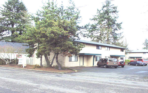 Brentwood Townhomes in Canby, OR - Building Photo