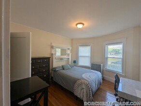 27 Bourneside St in Boston, MA - Foto de edificio - Building Photo