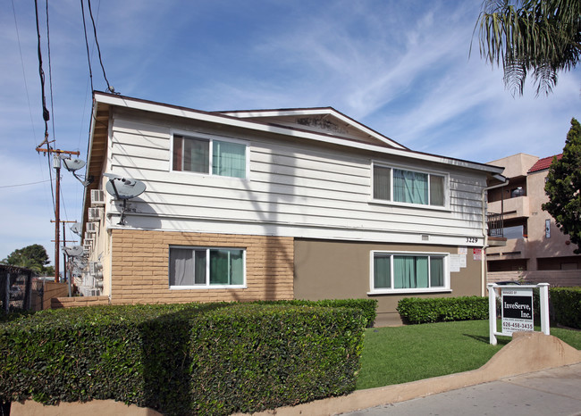 3229 Baldwin Park Blvd in Baldwin Park, CA - Foto de edificio - Building Photo