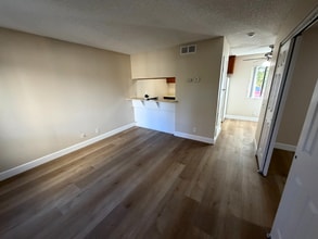 360 N San Antonio Ave, Unit I in Upland, CA - Foto de edificio - Building Photo