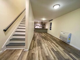 17 E 30th St in Bayonne, NJ - Building Photo