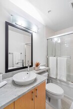 1050 Smithe St in Vancouver, BC - Building Photo - Building Photo