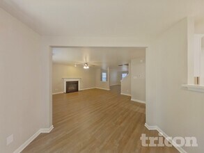 1332 Waterlily Lane in Charlotte, NC - Foto de edificio - Building Photo