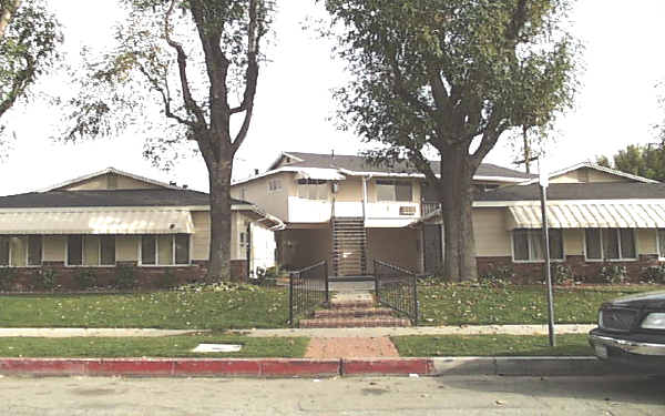 5656-5660 Farmdale Ave in North Hollywood, CA - Foto de edificio - Building Photo