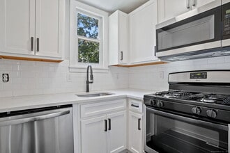 28 Bridgeport Ave in Shelton, CT - Building Photo - Building Photo
