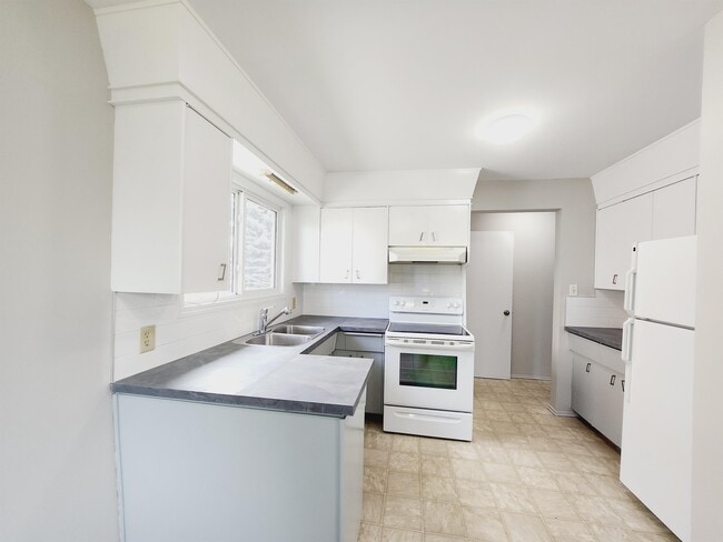 property at 3913-115A 115a St NW