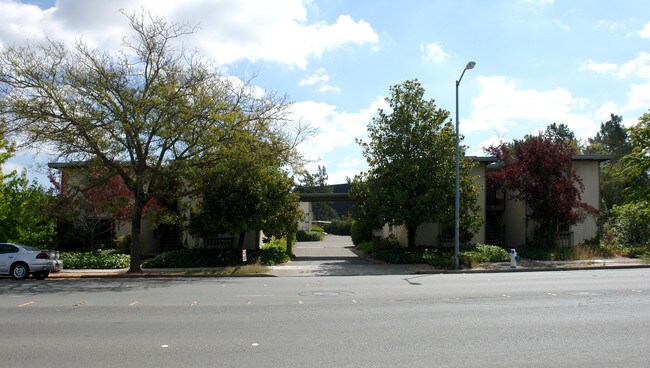 6200 Montecito Blvd in Santa Rosa, CA - Foto de edificio - Building Photo