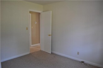 115 Oak Park Dr in Columbia, TN - Building Photo - Building Photo