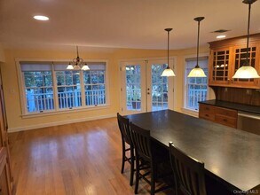 14 Viola Rd in Suffern, NY - Building Photo - Building Photo