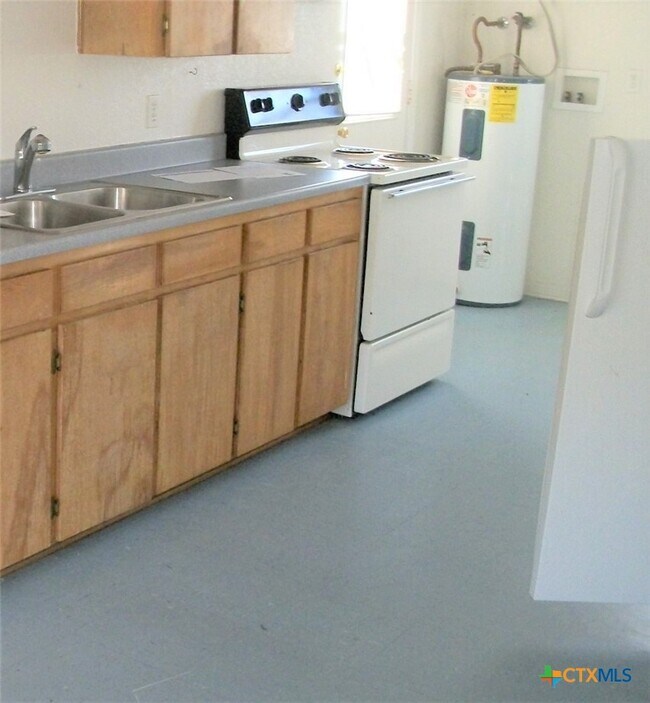 434 County Rd 4616 in Kempner, TX - Building Photo - Building Photo