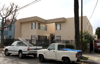 Bay Aire Apartments in Long Beach, CA - Building Photo - Building Photo