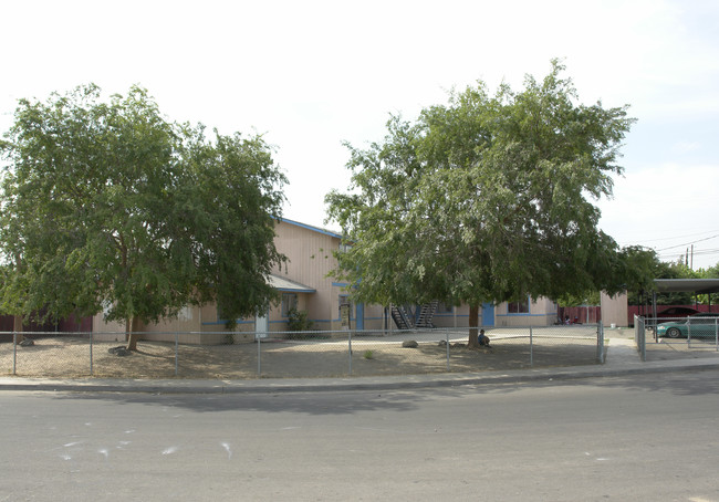 921 E Lingo Ave in Reedley, CA - Building Photo - Building Photo