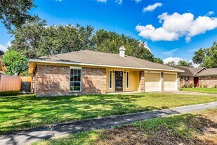 16223 Brinkwood Dr in Houston, TX - Building Photo