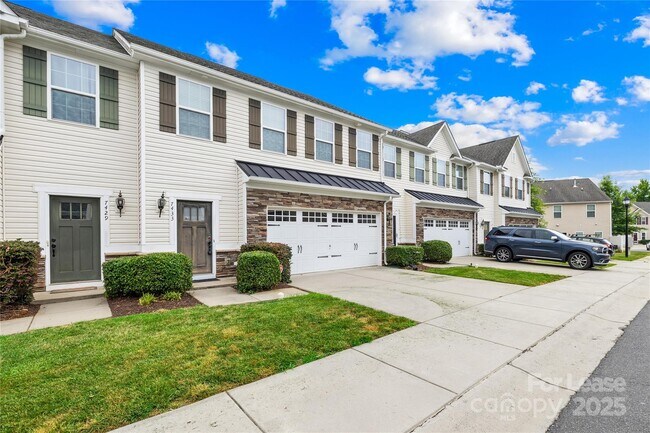 7433 White Elm Ln in Charlotte, NC - Building Photo - Building Photo