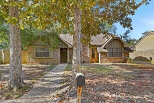 208 Cliffbrook Ln in Cleveland, TX - Building Photo
