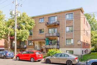 11899 Michel-Sarrazin Rue in Montréal, QC - Building Photo - Building Photo