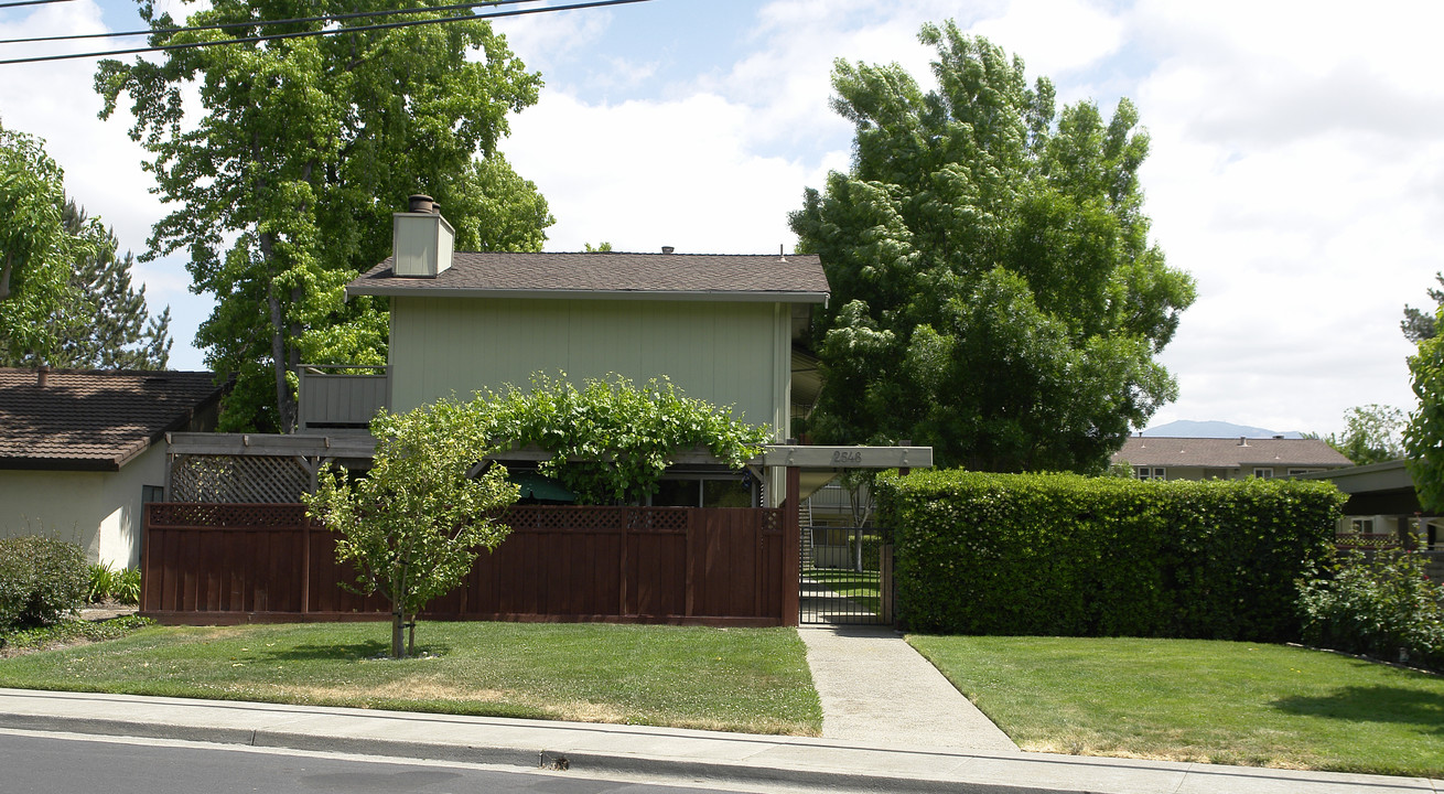 2548 Jones Rd in Walnut Creek, CA - Building Photo