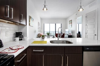 1905 Holcombe Blvd in Houston, TX - Building Photo - Building Photo