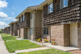 Twin City Apartments in Council Bluffs, IA - Building Photo - Building Photo