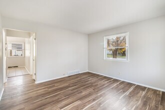 W166N9182 Grand Ave in Menomonee Falls, WI - Building Photo - Building Photo