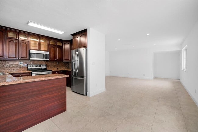 12741 SW 72nd Ave in Miami, FL - Foto de edificio - Building Photo