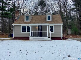 8 S Rd in Ellington, CT - Building Photo