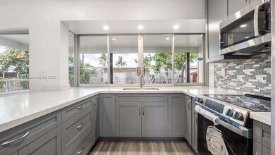 7753 Coral Blvd in Miramar, FL - Foto de edificio - Building Photo