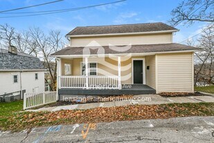 127 Oak Spring Rd in Canonsburg, PA - Building Photo