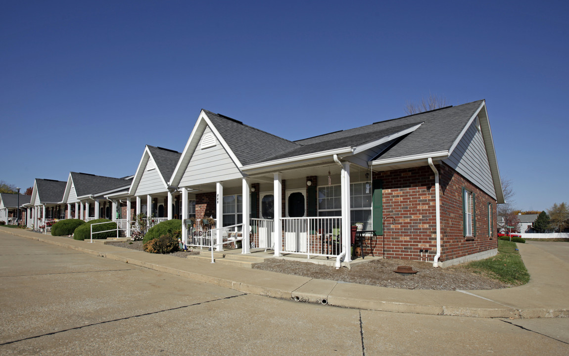 St Peters Villa in St. Peters, MO - Foto de edificio