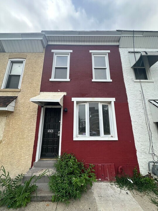 1003 W 8th St in Chester, PA - Building Photo