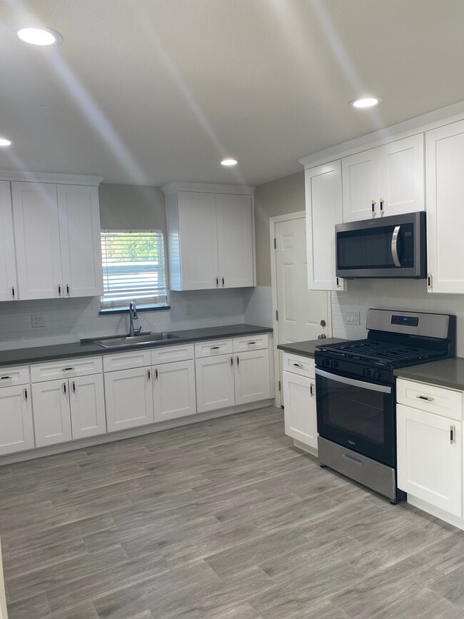 14709 Walters St in Eastvale, CA - Foto de edificio - Building Photo