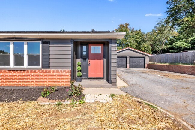 211 Della Ln in Boonsboro, MD - Building Photo - Building Photo