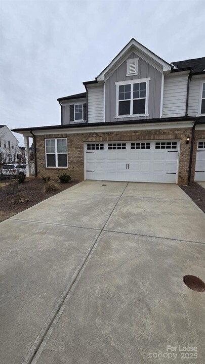 1818 Teachers House Rd in Concord, NC - Building Photo