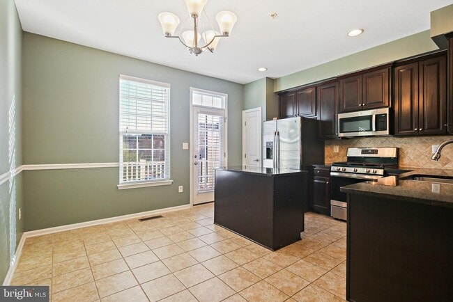 7423 Rigby Pl in Elkridge, MD - Foto de edificio - Building Photo